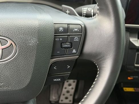 Used 2025 Toyota Camry SE w/ Convenience Package image 15