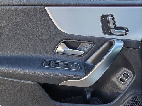 Used 2025 Mercedes-Benz CLA 250 image 21