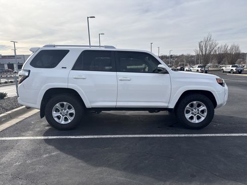 Used 2018 Toyota 4Runner SR5 Premium image 11