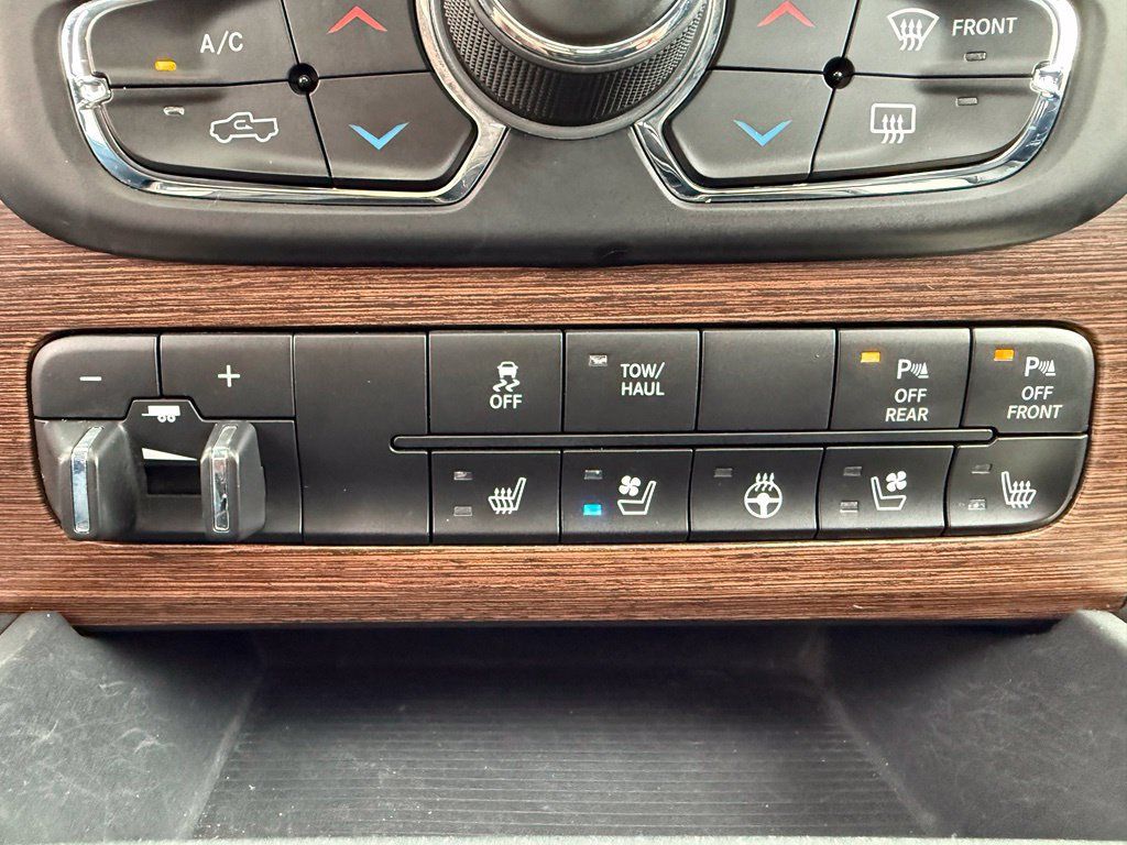 Used 2015 RAM 1500 Laramie w/ Convenience Group AWD/4WD image 33
