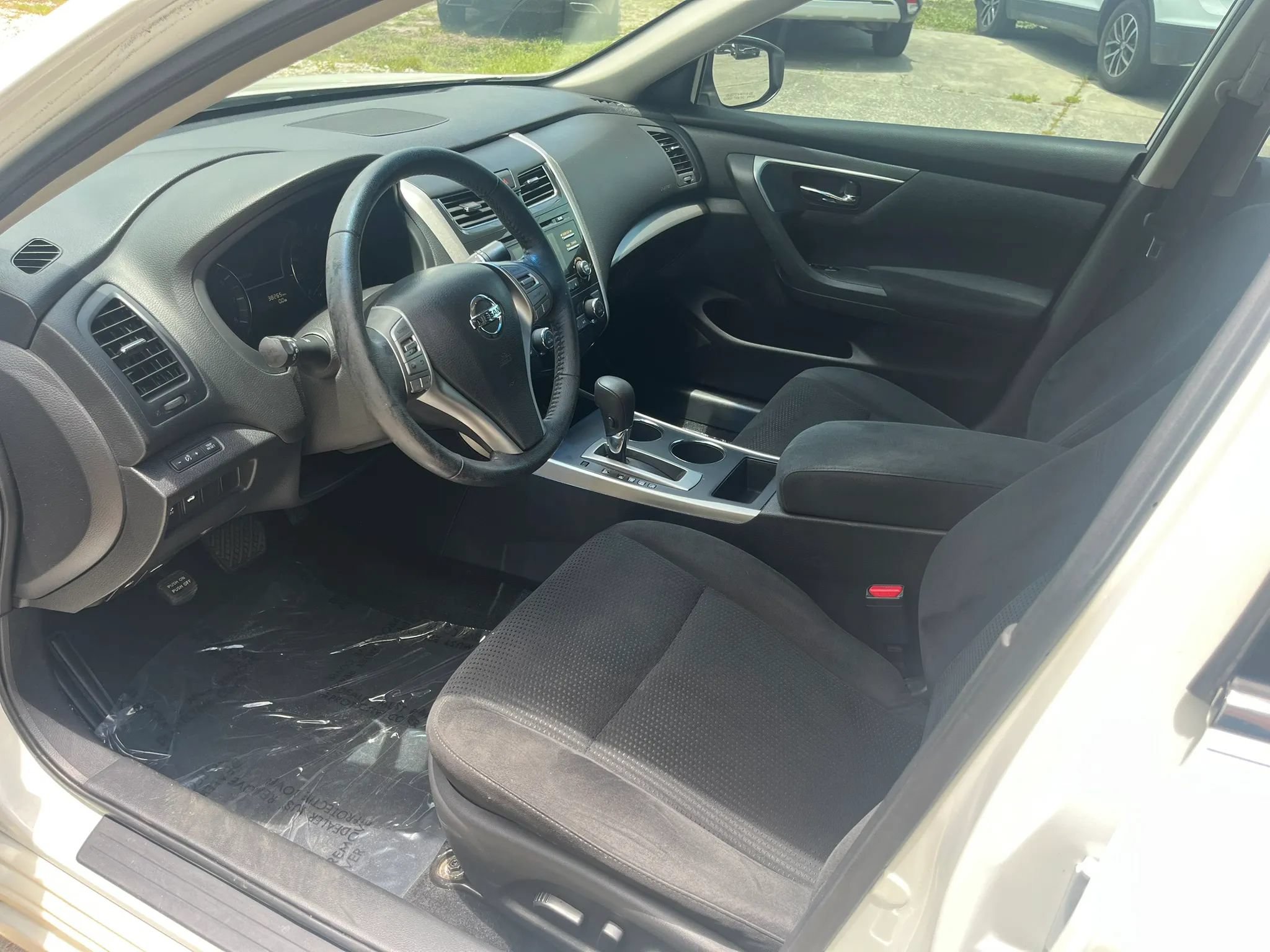 Used 2015 Nissan Altima 2.5 SV w/ Convenience Package FWD image 10