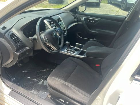 Used 2015 Nissan Altima 2.5 SV w/ Convenience Package FWD image 10