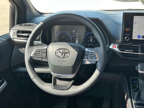 Used 2025 Toyota Sienna XSE FWD image 41