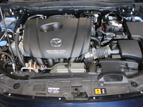 Used 2018 MAZDA MAZDA3 Touring image 24