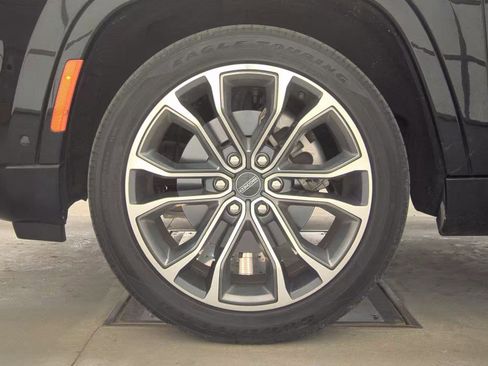 Used 2022 Jeep Grand Wagoneer Series III w/ Rear Seat Video Group 1 image 10