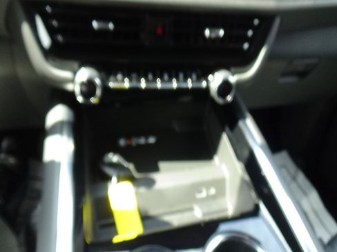 Used 2025 Chevrolet Tahoe LT AWD/4WD image 30
