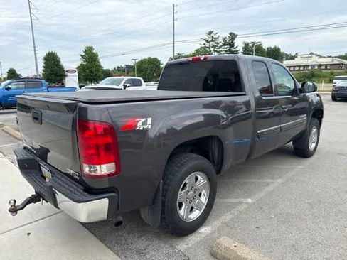 Used 2011 GMC Sierra 1500 SLE w/ All-Terrain Package AWD/4WD image 4