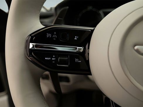 New 2025 Aston Martin DBX 707 image 40