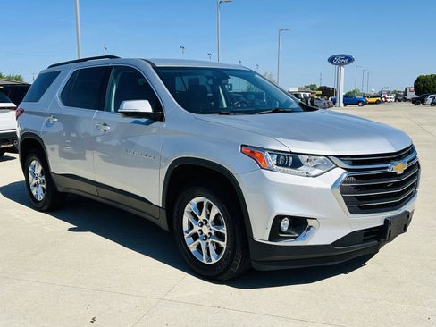 Used 2019 Chevrolet Traverse LT FWD image 2