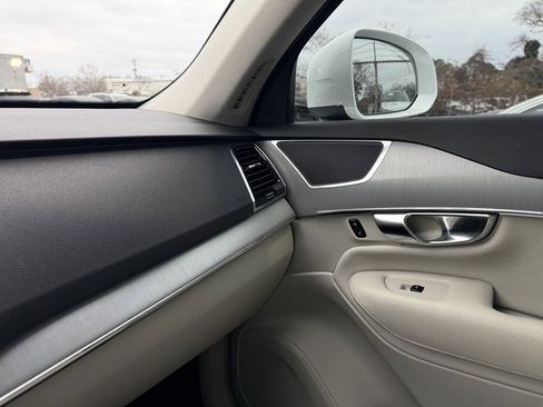 Used 2022 Volvo XC90 T5 Momentum w/ Advanced Package image 5