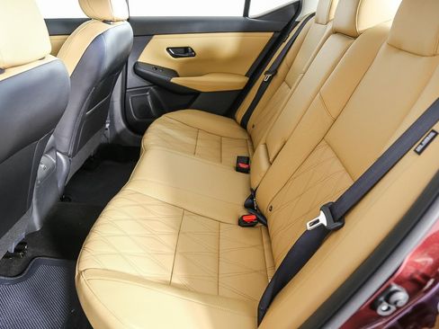 Used 2025 Nissan Sentra SV w/ SV Premium Package image 19