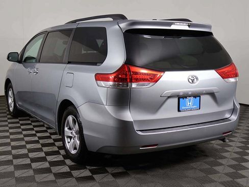 Used 2011 Toyota Sienna LE w/ Towing Pkg FWD image 6