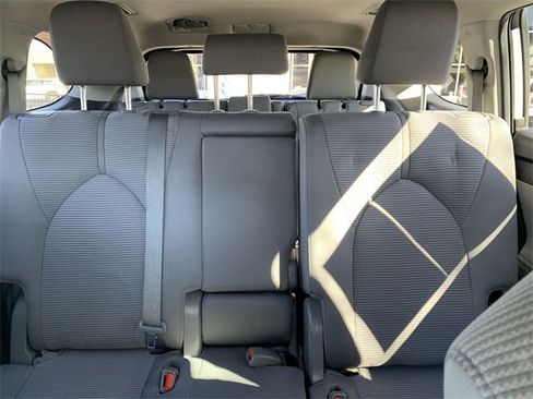 Certified 2023 Toyota Highlander L image 30
