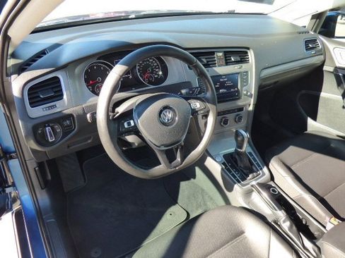 Used 2017 Volkswagen Golf SE image 19