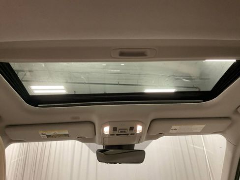 Used 2022 Toyota Highlander XLE image 29