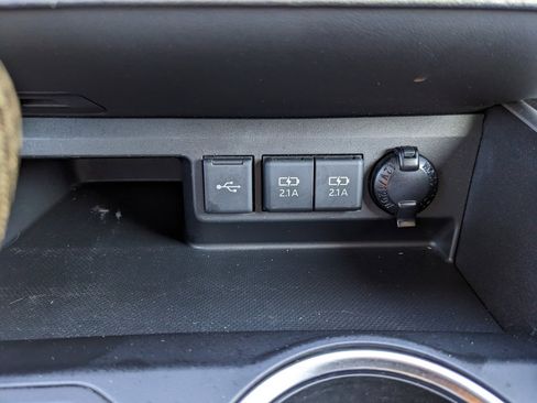 Used 2021 Toyota Highlander XLE image 30