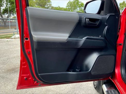Used 2018 Toyota Tacoma SR w/ SR Convenience Package image 21
