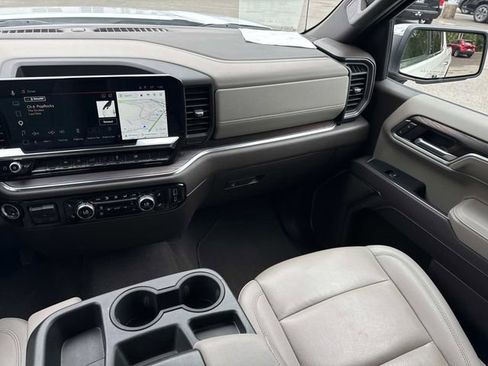 Used 2025 GMC Sierra 1500 SLT RWD image 18