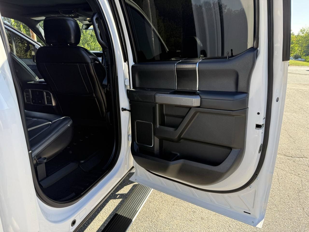 Used 2019 Ford F350 Platinum w/ Platinum Ultimate Package AWD/4WD image 30