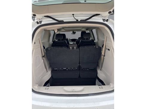 Used 2022 Chrysler Pacifica Limited FWD image 25