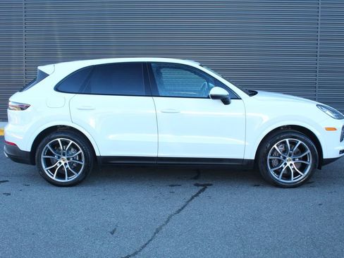 Certified 2022 Porsche Cayenne image 9