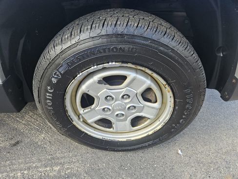 Used 2011 Jeep Patriot Sport image 21