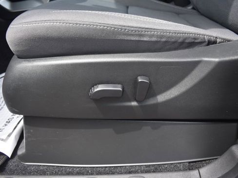 Used 2024 Nissan Frontier SV RWD image 14