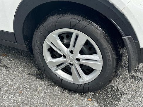 New 2025 Nissan Kicks Play S image 17