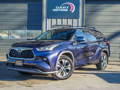 Used 2020 Toyota Highlander XLE image 3