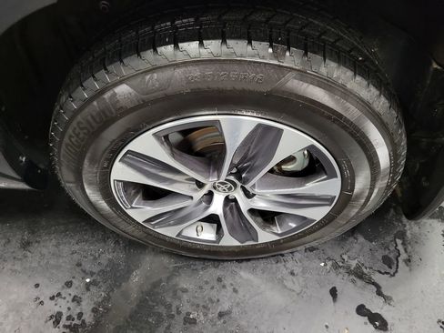 Used 2023 Toyota Highlander XLE image 10