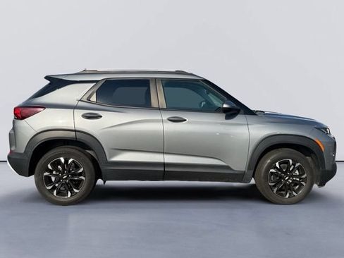Used 2023 Chevrolet TrailBlazer LT FWD image 2