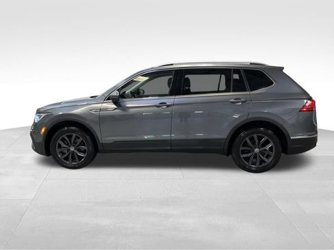 Used 2023 Volkswagen Tiguan SE FWD image 2