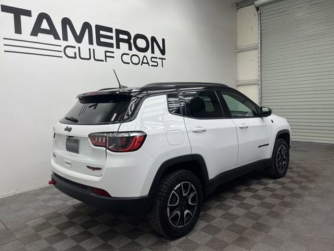 Used 2025 Jeep Compass Trailhawk AWD/4WD image 14