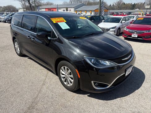 Used 2018 Chrysler Pacifica Touring Plus FWD image 1