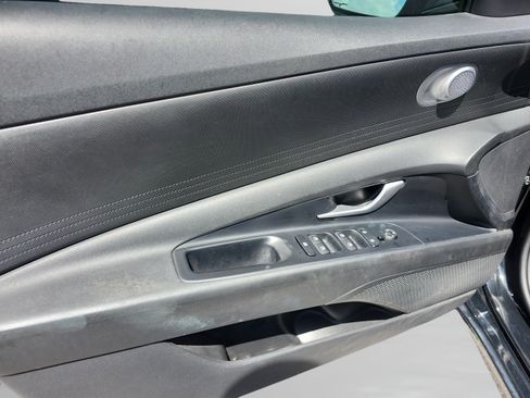 Used 2021 Hyundai Elantra SEL FWD image 16