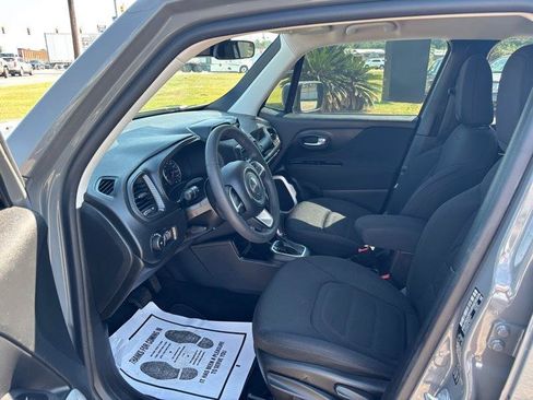 Used 2019 Jeep Renegade Latitude FWD image 10