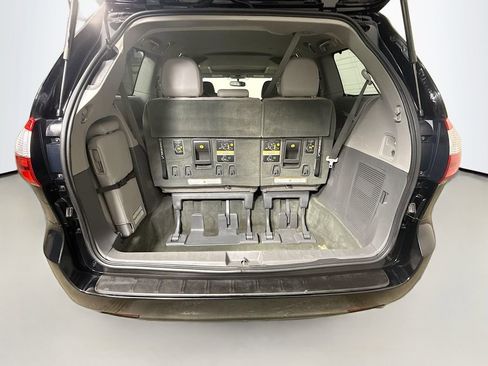 Used 2016 Toyota Sienna XLE image 27