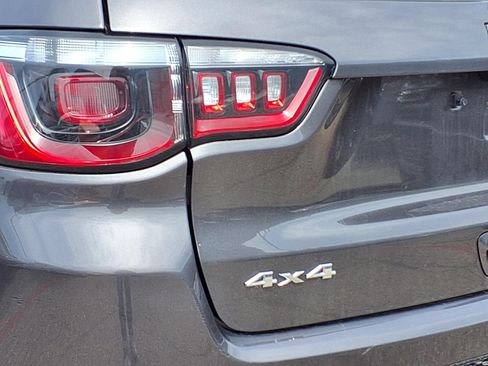 Certified 2024 Jeep Compass Latitude AWD/4WD image 19