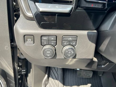 Used 2023 Chevrolet Silverado 1500 LT Trail Boss w/ LPO, Dark Essentials Package AWD/4WD image 41