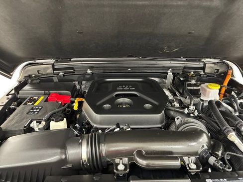 Used 2025 Jeep Wrangler Unlimited Sahara AWD/4WD image 11