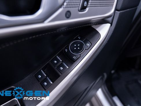 Used 2023 Ford Explorer Limited image 22