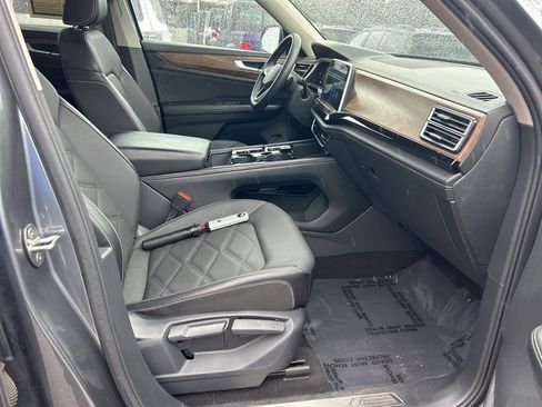 Used 2024 Volkswagen Atlas SE image 21