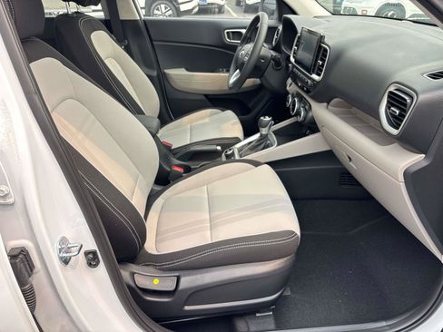 Used 2026 Hyundai Venue SEL FWD image 13