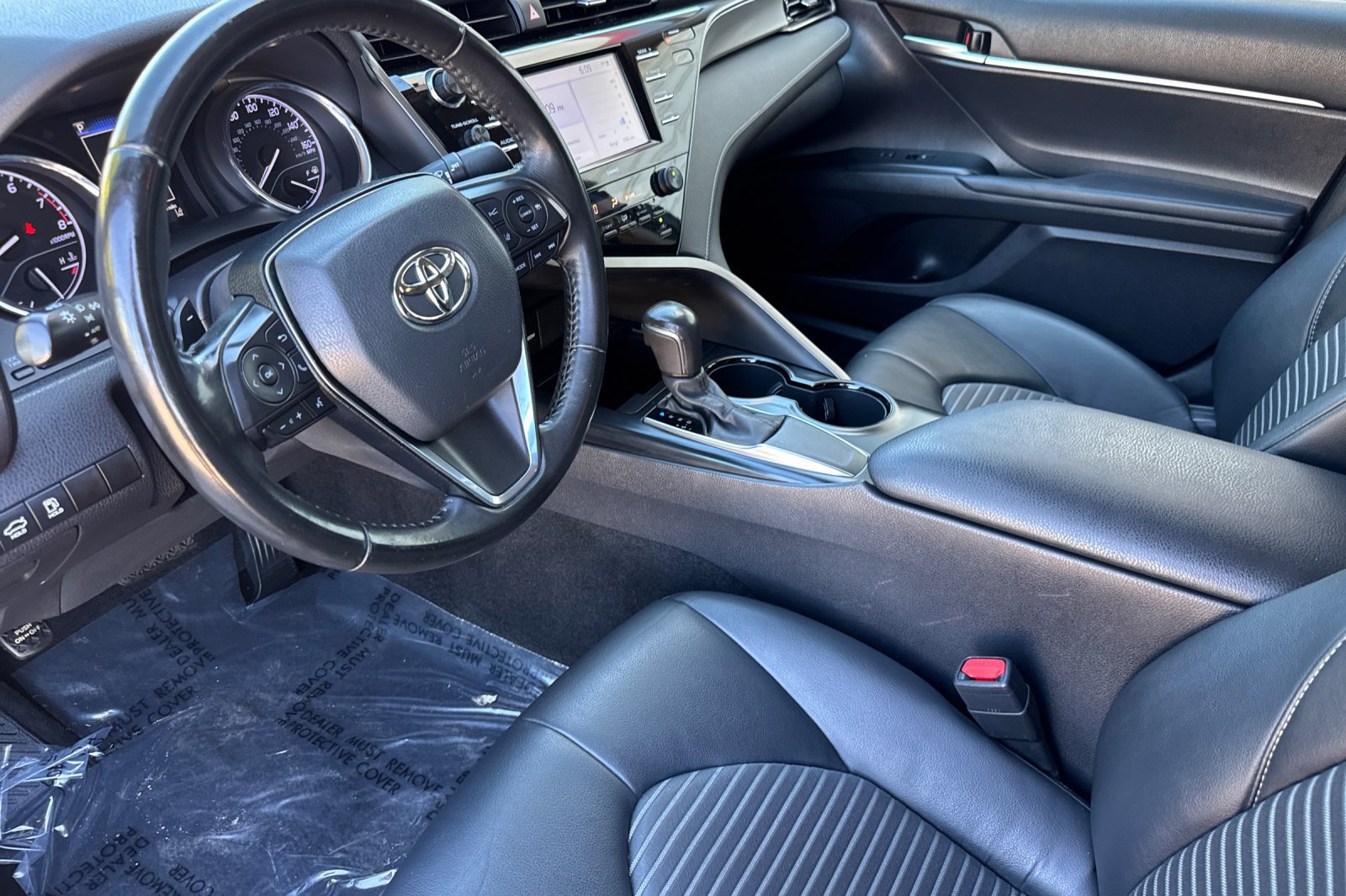 Used 2020 Toyota Camry SE FWD image 10