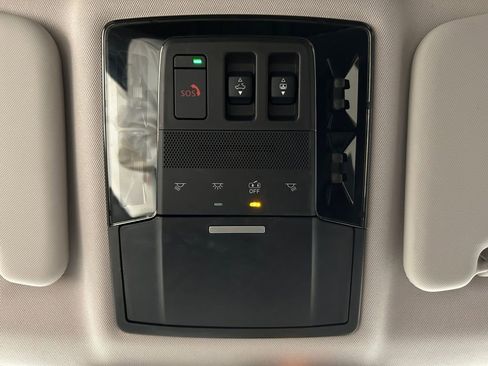 Used 2025 Mitsubishi Outlander SE image 29