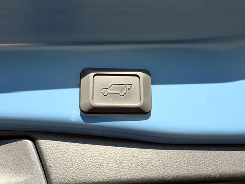 Used 2023 Toyota RAV4 XSE AWD/4WD image 32