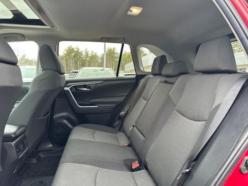 Used 2022 Toyota RAV4 XLE w/ Convenience Package image 18