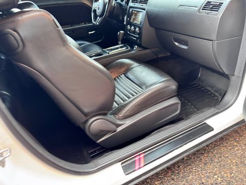 Used 2014 Dodge Challenger R/T RWD image 39