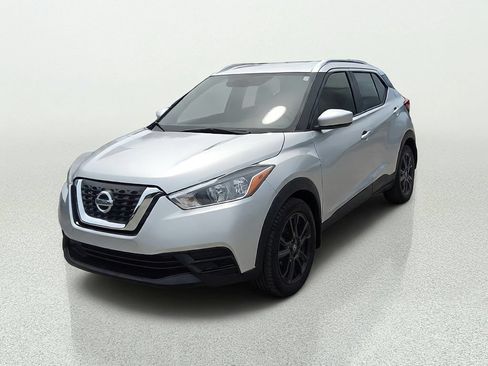 Used 2019 Nissan Kicks SV FWD image 3