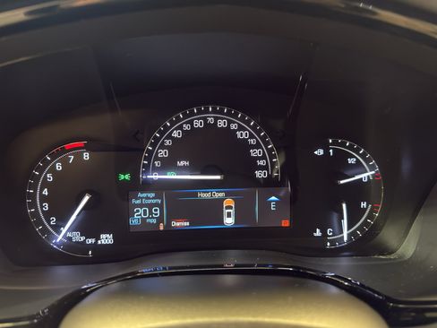 Used 2018 Cadillac XT5 Luxury w/ Driver Awareness Package FWD image 18